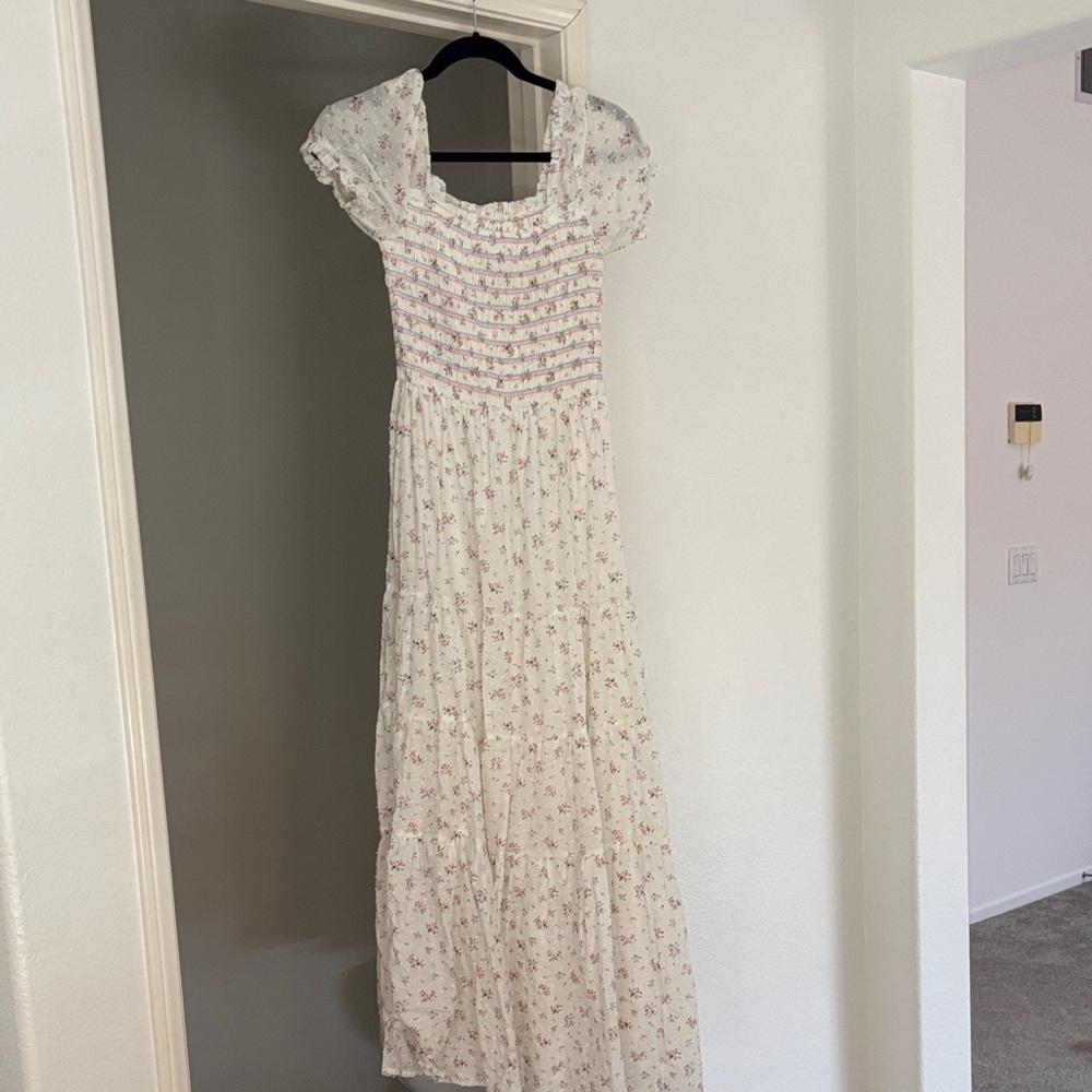 Chic Floral Maxi Dress in Cream